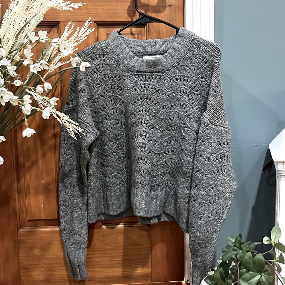 American eagle sweater grey small gently used good condition